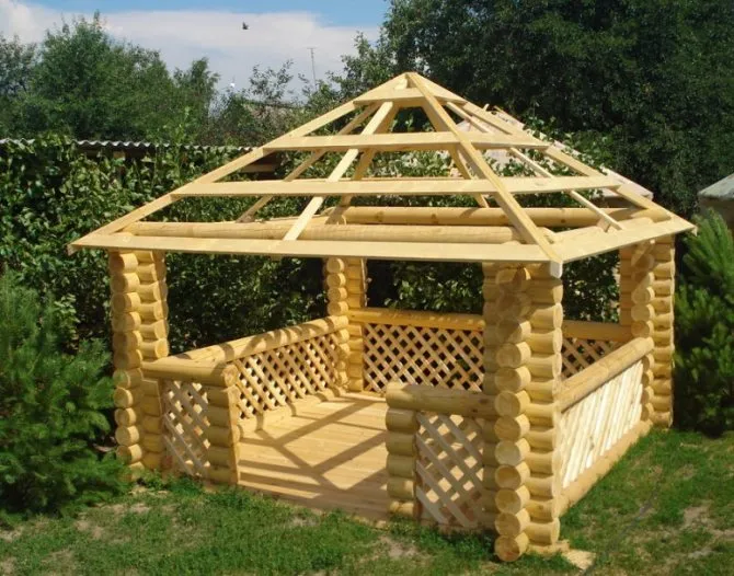 Крыша беседки из бревна