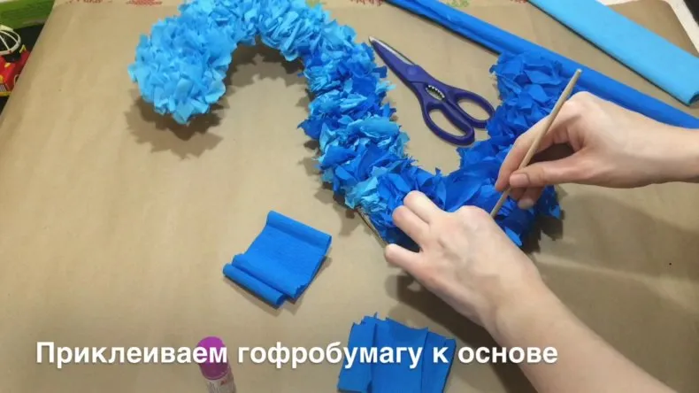 Поделки из гофрированной бумаги: алгоритм создания цветов своими руками на 8 марта + общие принципы и правила работы с материалом