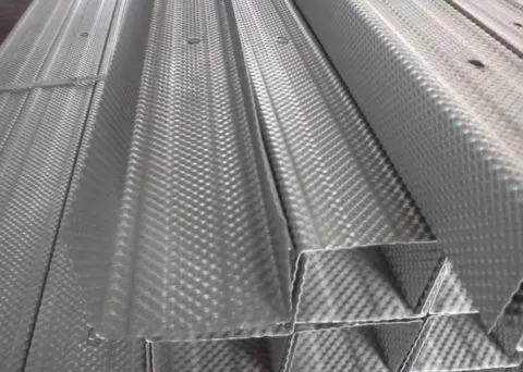 Профиль для гипсокартона есть в любом строительном магазине